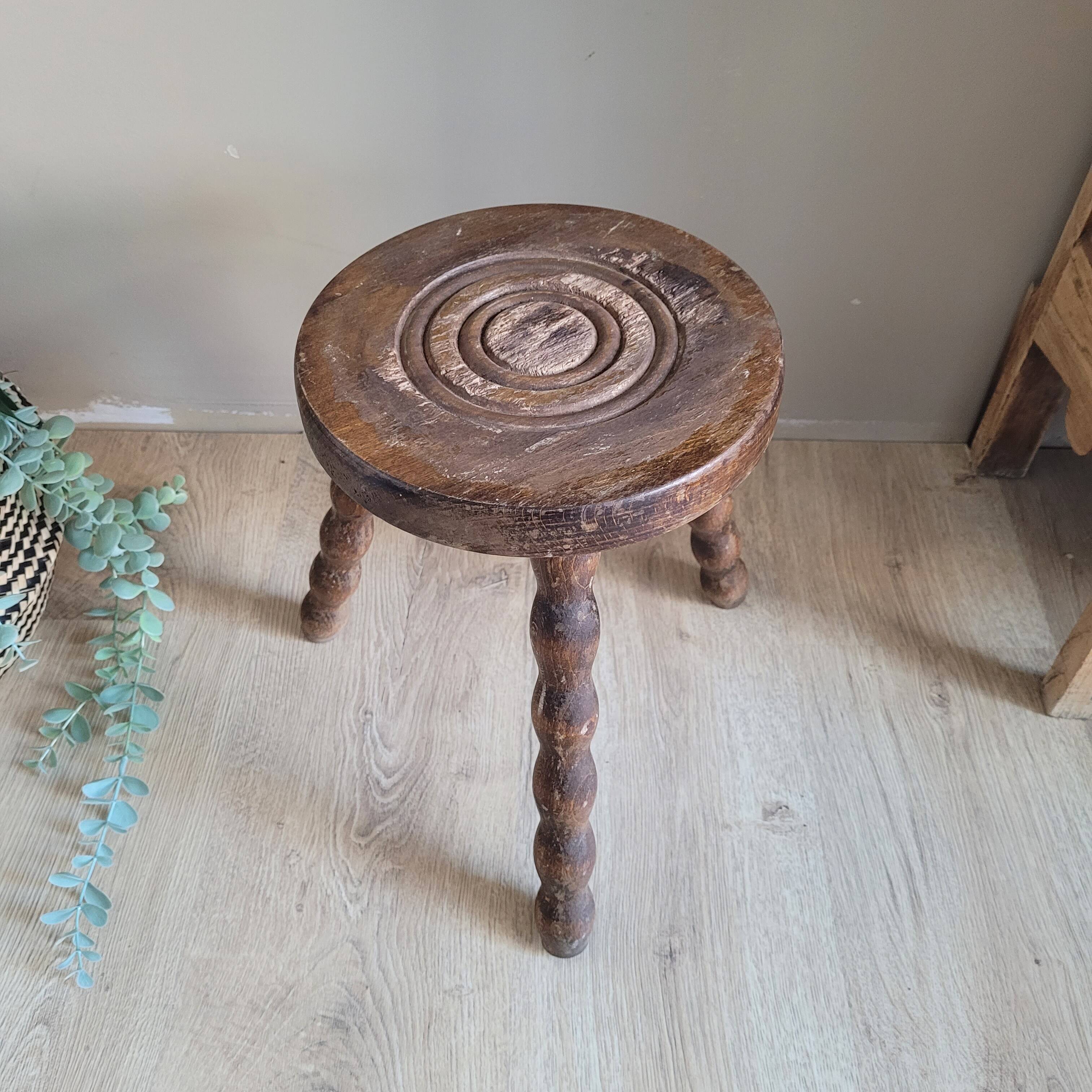 Tripod stool 22