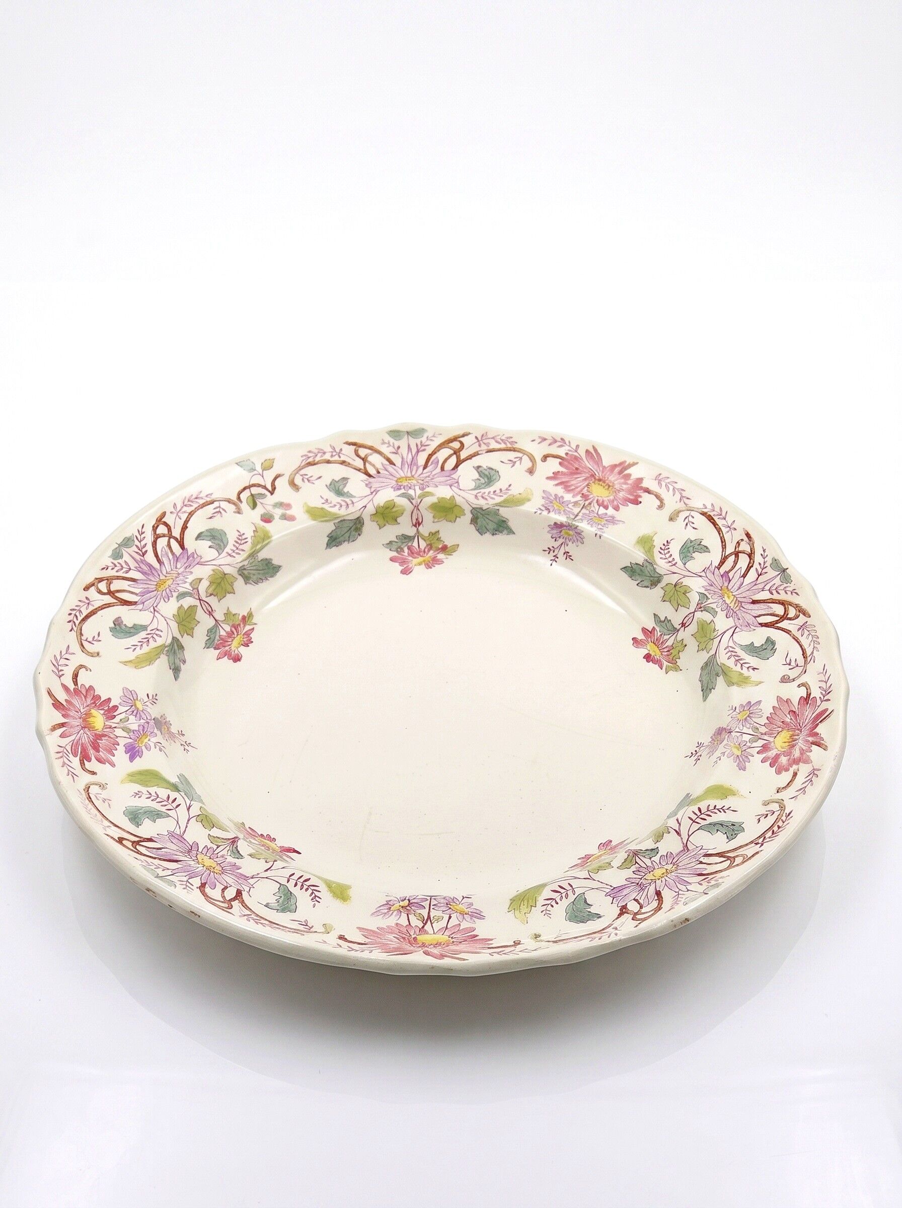Antique Longchamp service shallow dish with polychrome daisies, ironstone, 19th century.