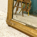 Miroir ancien en bois et stuc doré