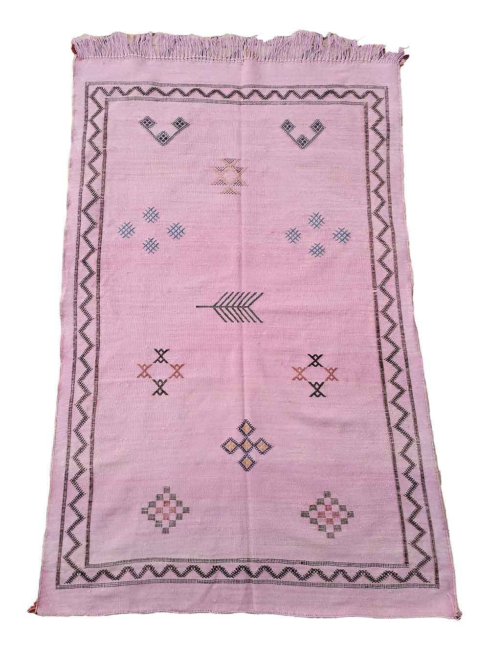 Moroccan pink sabra rug 100x150 cm – handwoven cactus silk wall hanging