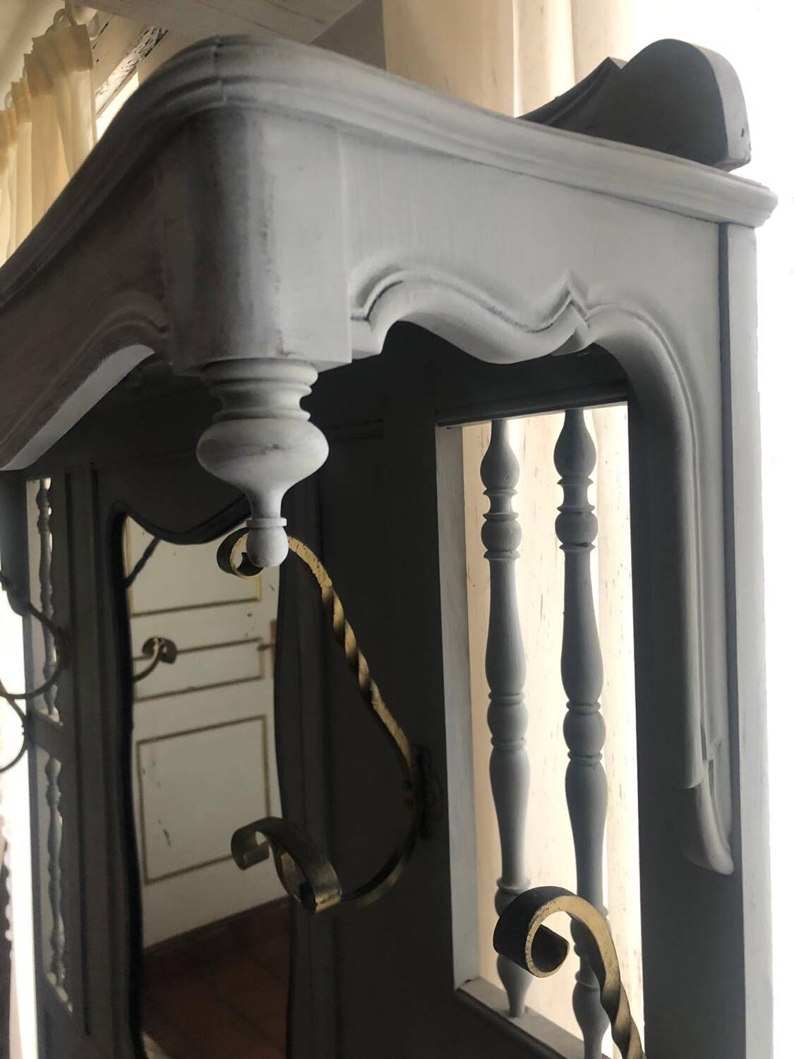 Magnificent mirrored bench-chest cloakroom