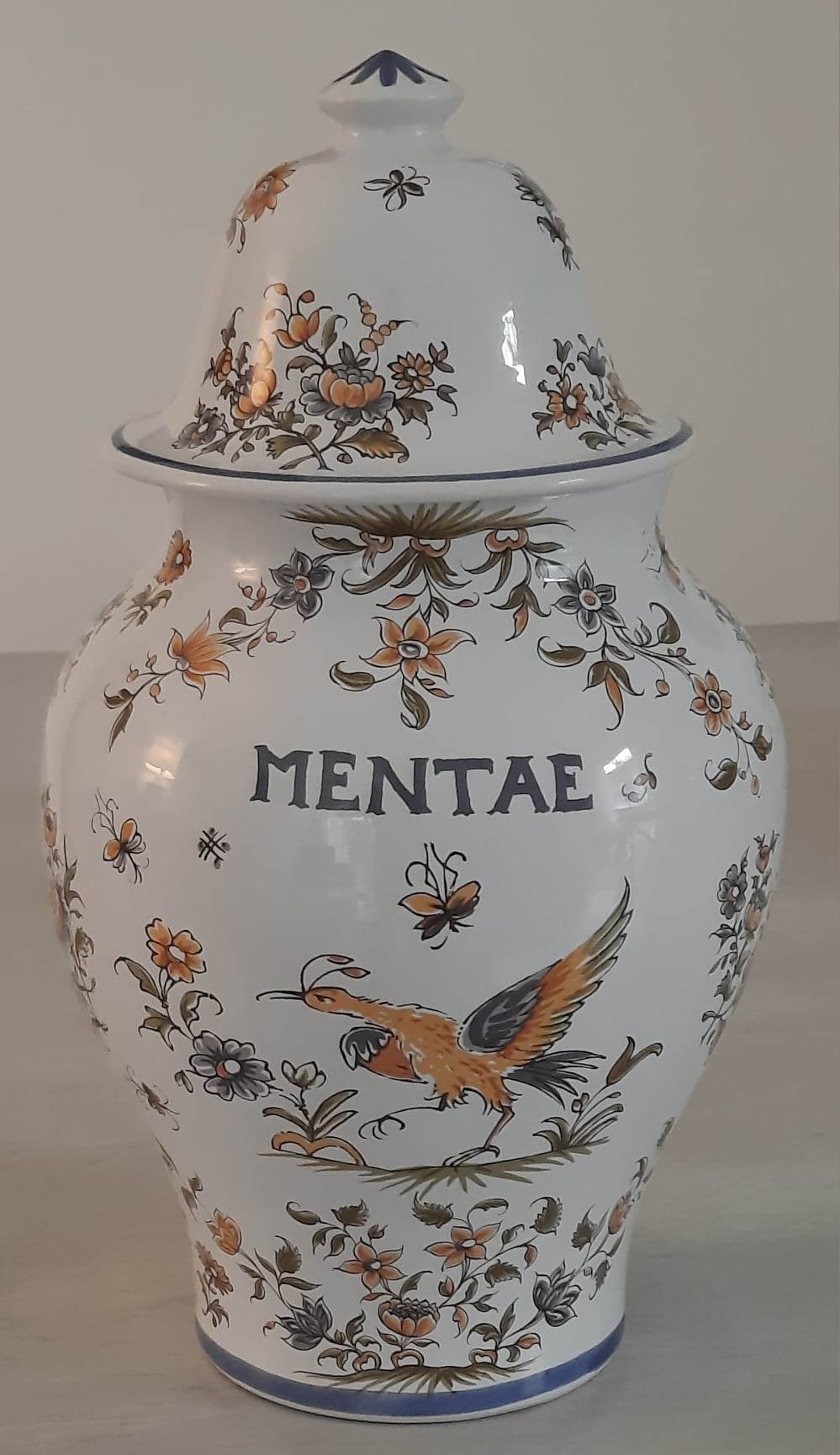Apothecary pot "mentae" in faience of moustiers