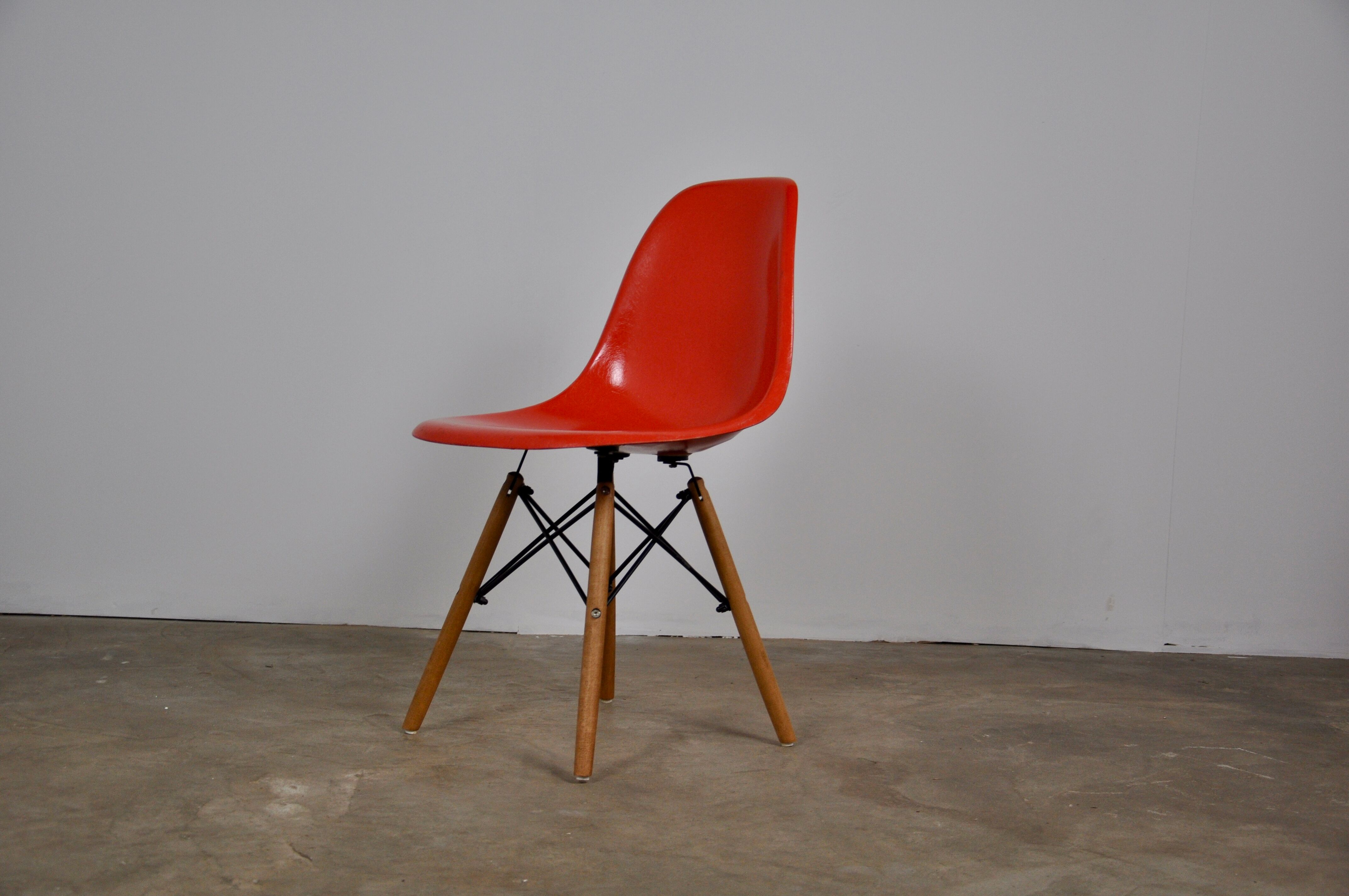 Chairs DSW fiberglass by Charles & Ray Eames for Herman Miller