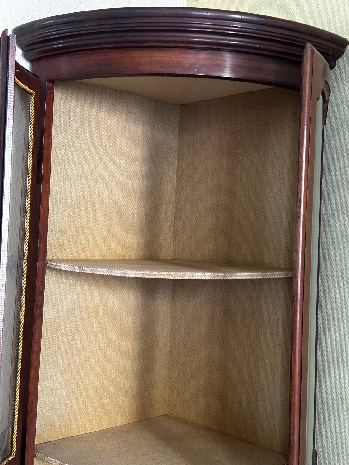 Corner display cabinet veneered in mahogany - Victorian - 20th century