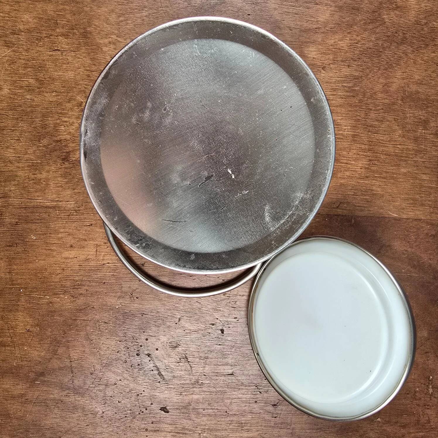 Vintage knight ice bucket – Coat of arms and sword handle – 1960s-70s