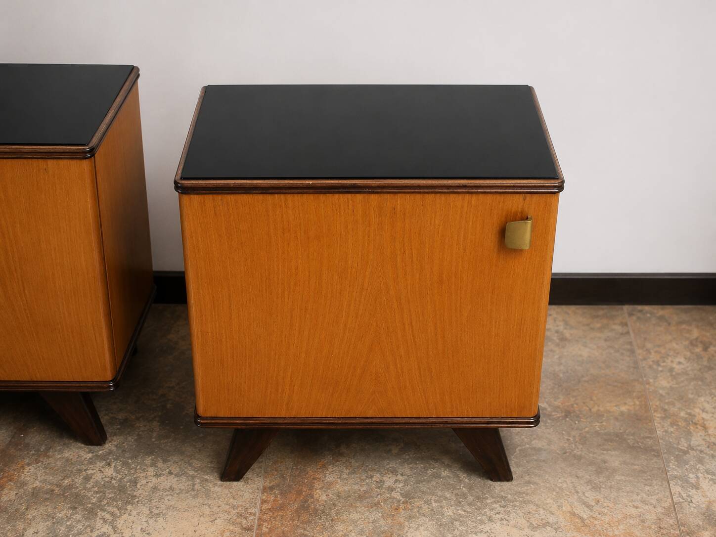 Set of vintage 1950s bedside tables | Wood and black glass tops | Mid-Centu