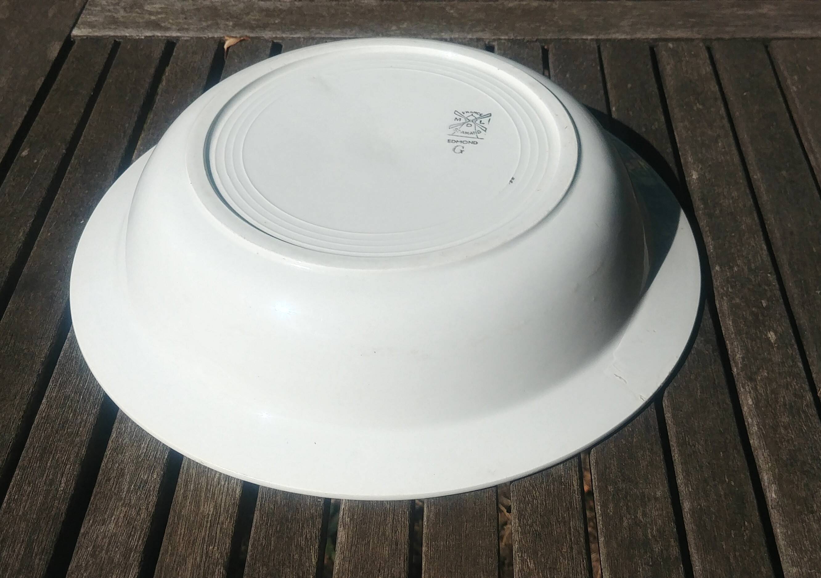 A large serving dish in Saint Amand half-porcelain edmont model