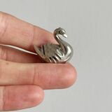 Metal swan name holders