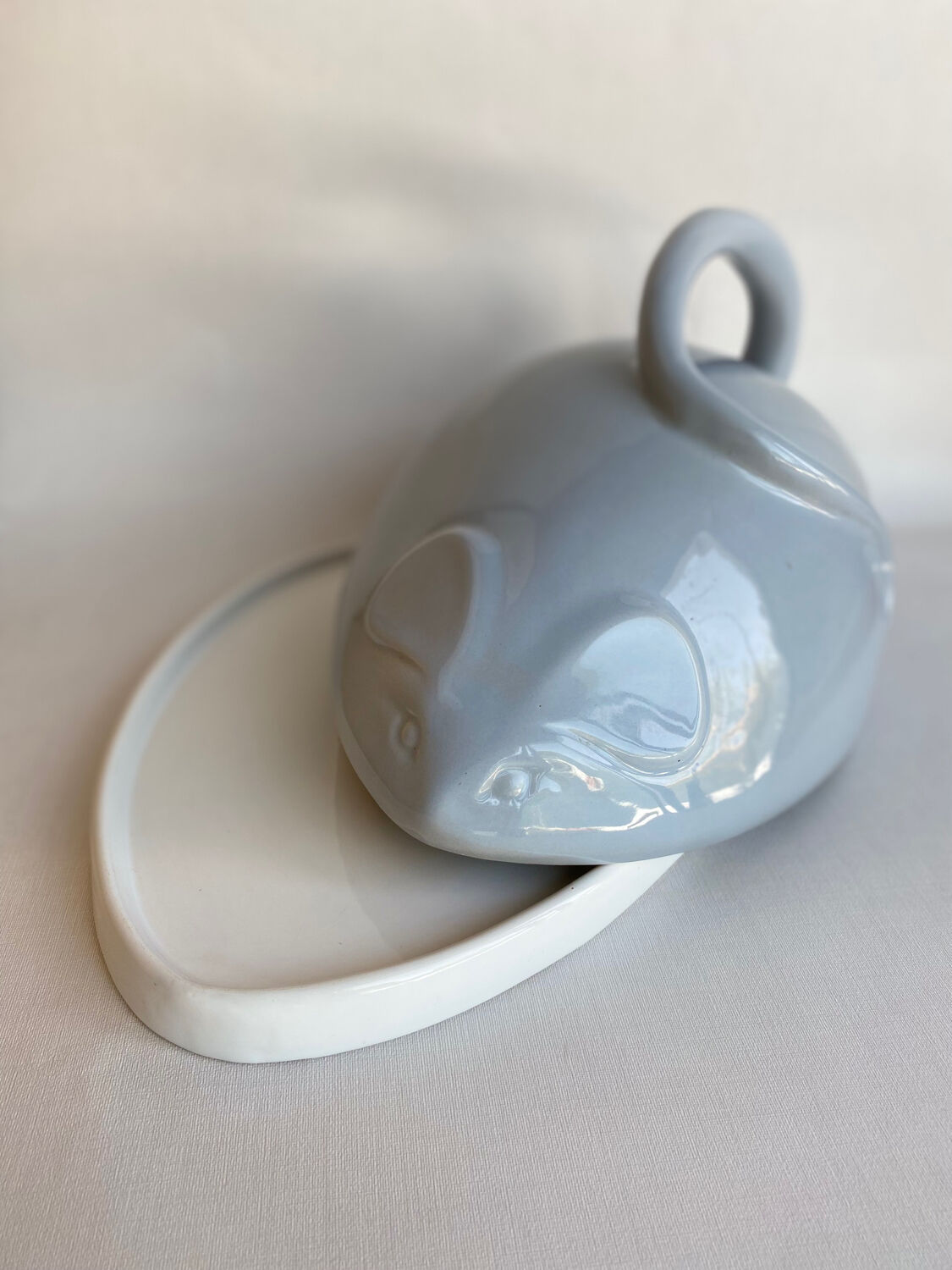 Cloche à fromage et son plateau
