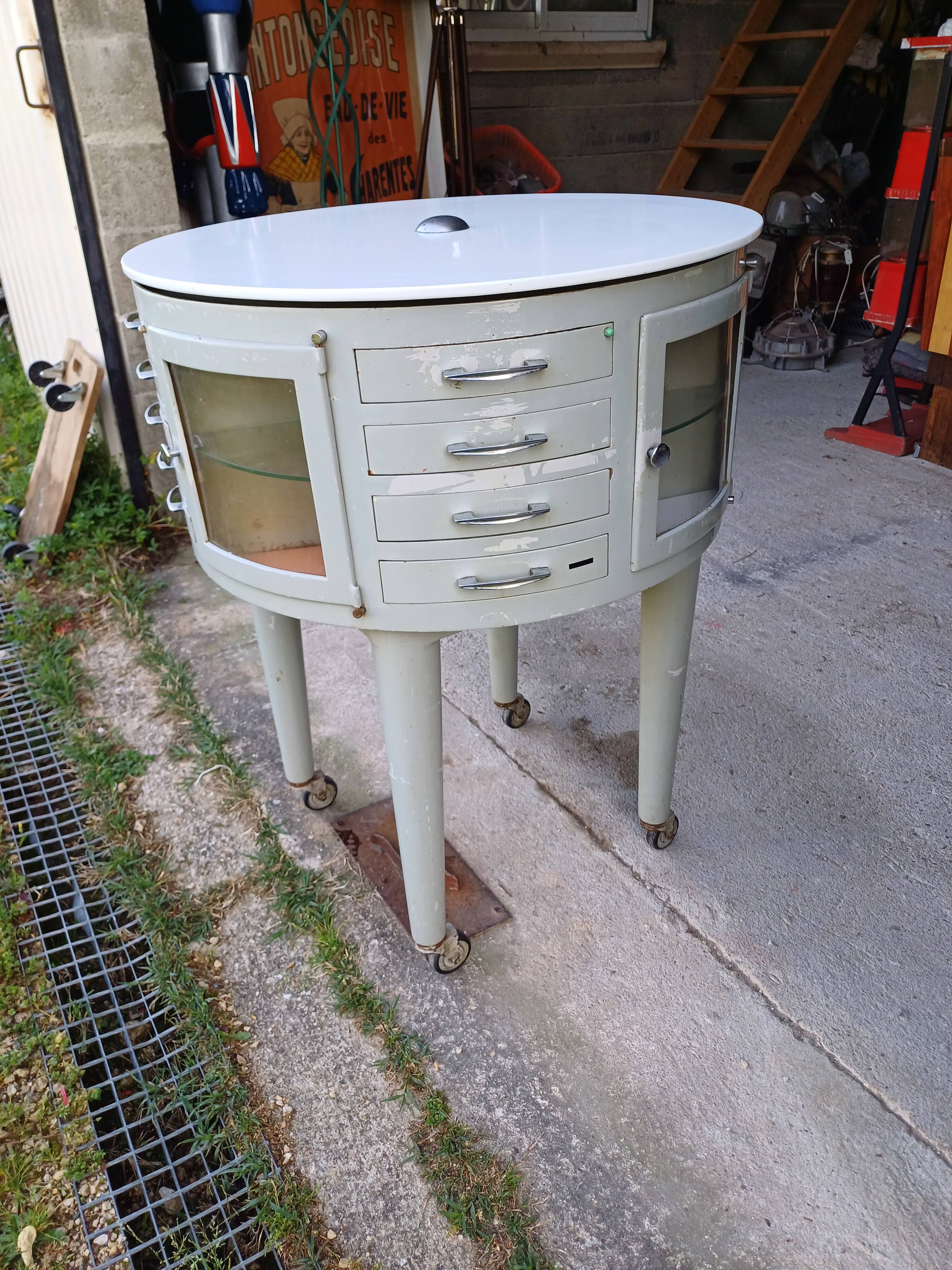 Girator dentist furniture from the 1950s