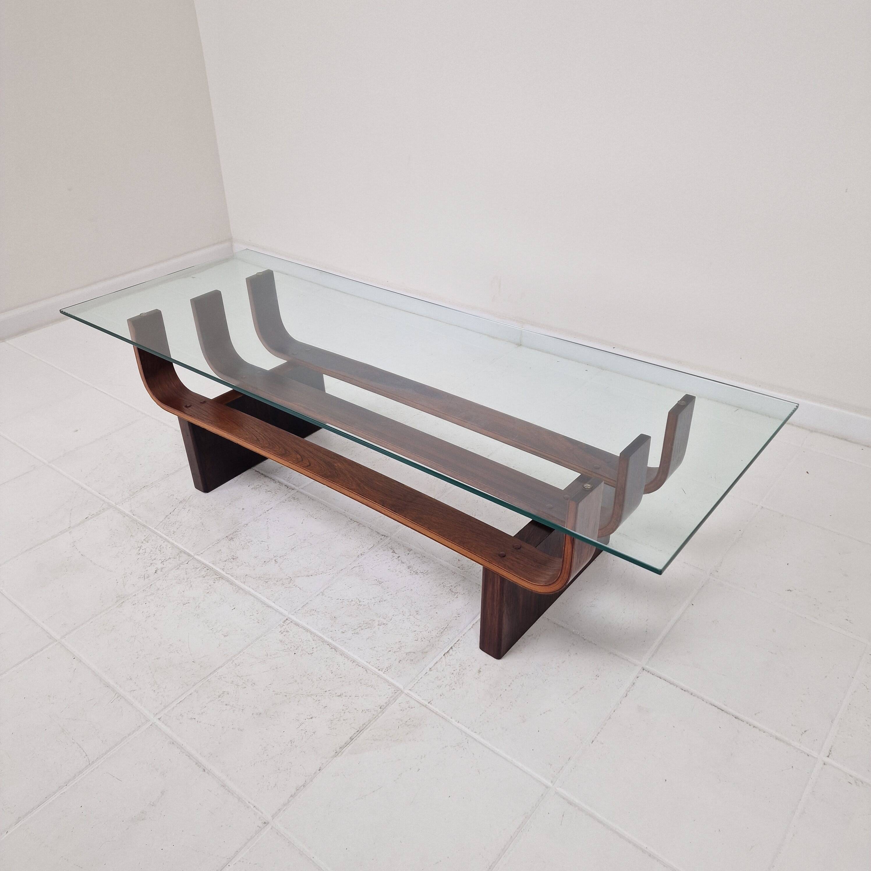 Table basse en teck élégante des années 60 par James Brown pour T.H. Brown, années 1970.