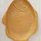 Plat vintage en barbotine poisson