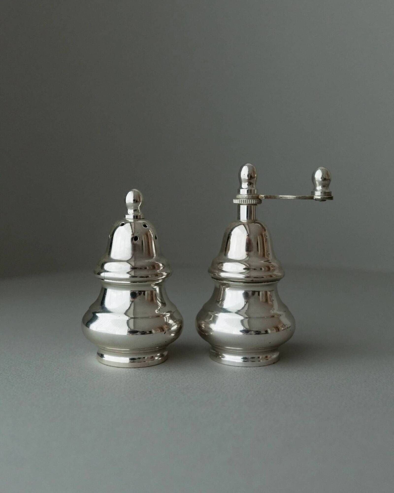 Silver-plated vintage salt shaker and pepper mill set, 1970s Italy, elegant metal table décor