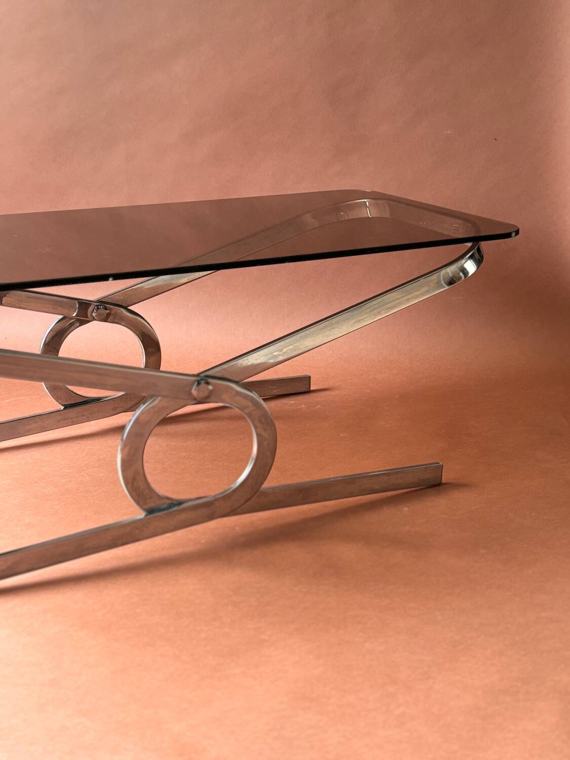 Table basse verre fumé et chrome 1970