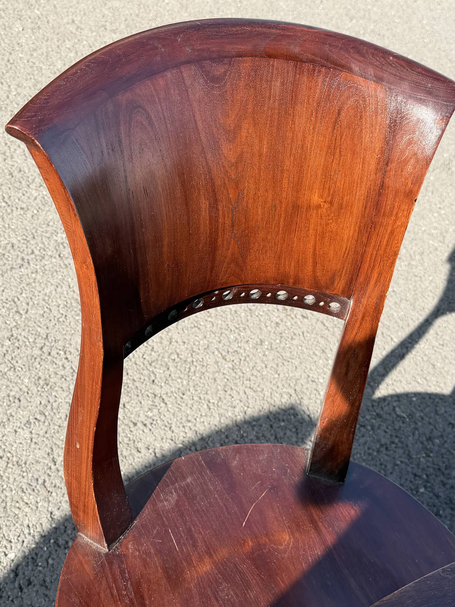 Round teak table 150 cm with 6 Indonesian chairs.