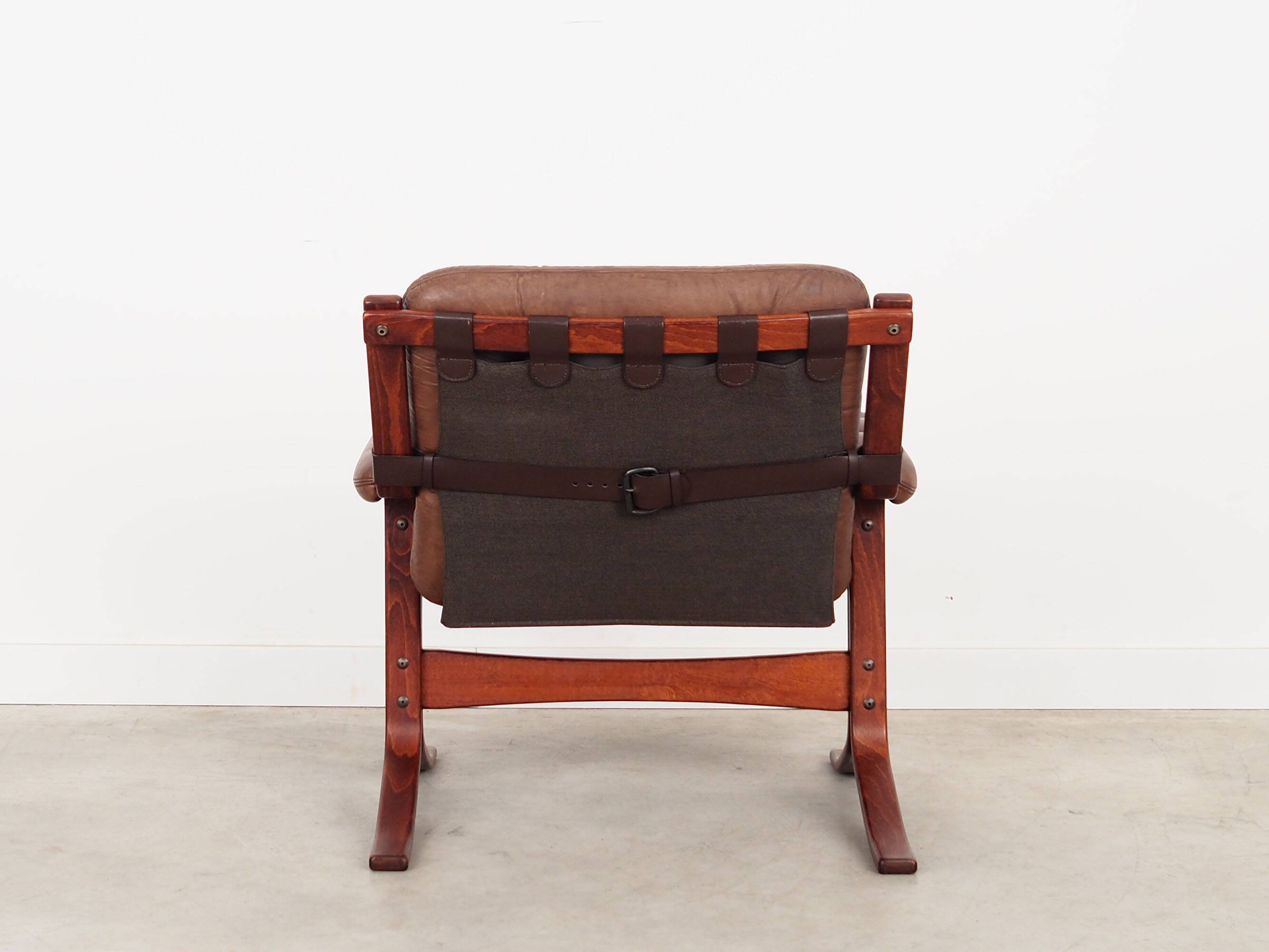 Fauteuil en cuir, design norvégien, années 1970, production : Norvège