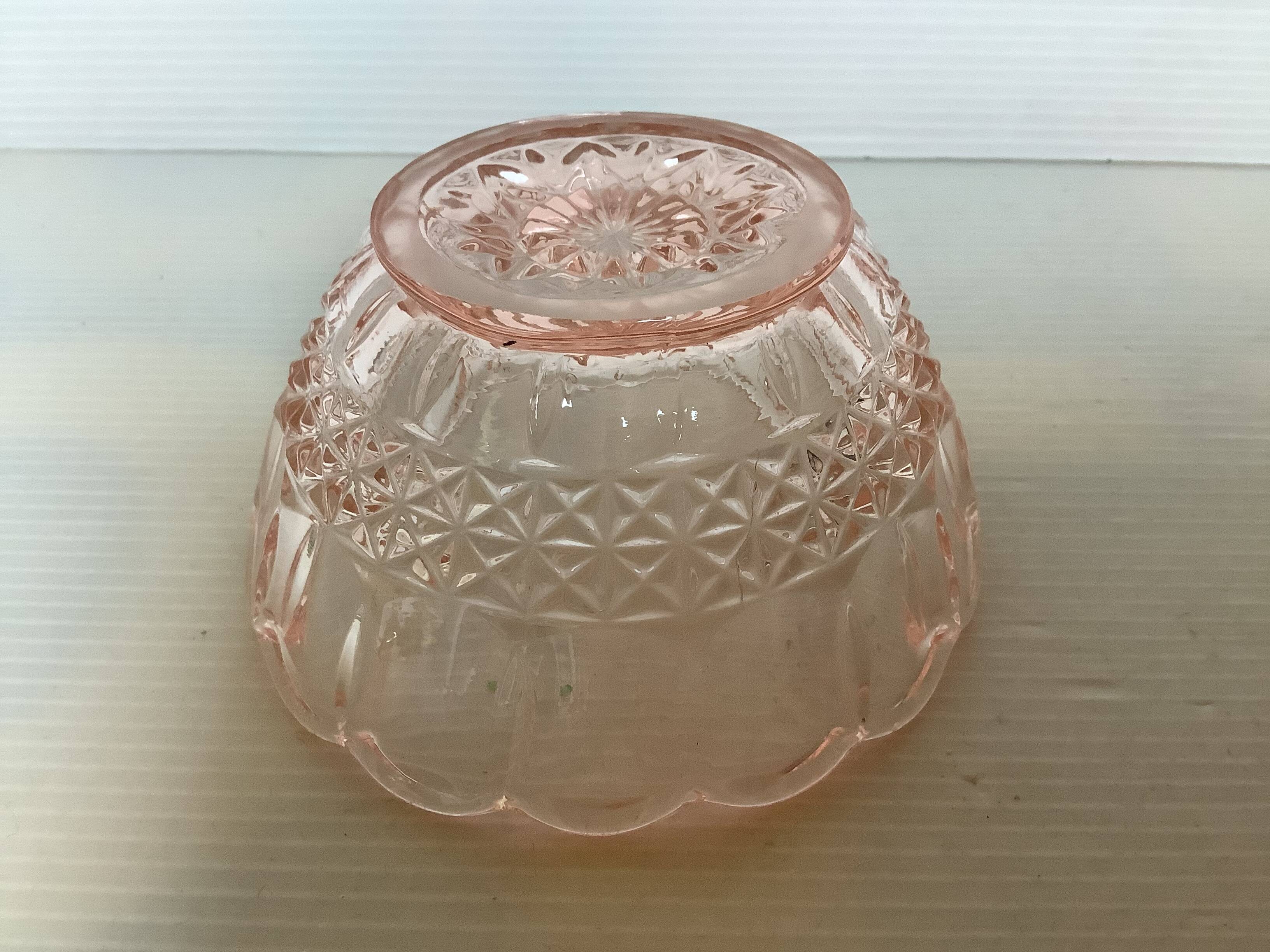 Empty pink glass pocket baguier