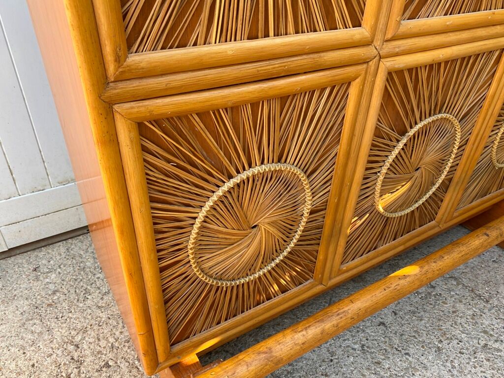 Wooden counter bar and rattan wicker decorations years 50/60