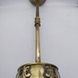 Cendrier sur pied . Bronze et laiton , à décor de fleur de lys .
