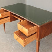 Bureau de style Louis XVI plaqué acajou