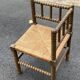 Chaise d’angle en bois tourné