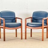 Ensemble de huit chaises de salle à manger à accoudoirs en noyer par Gordon Russell, années 1960