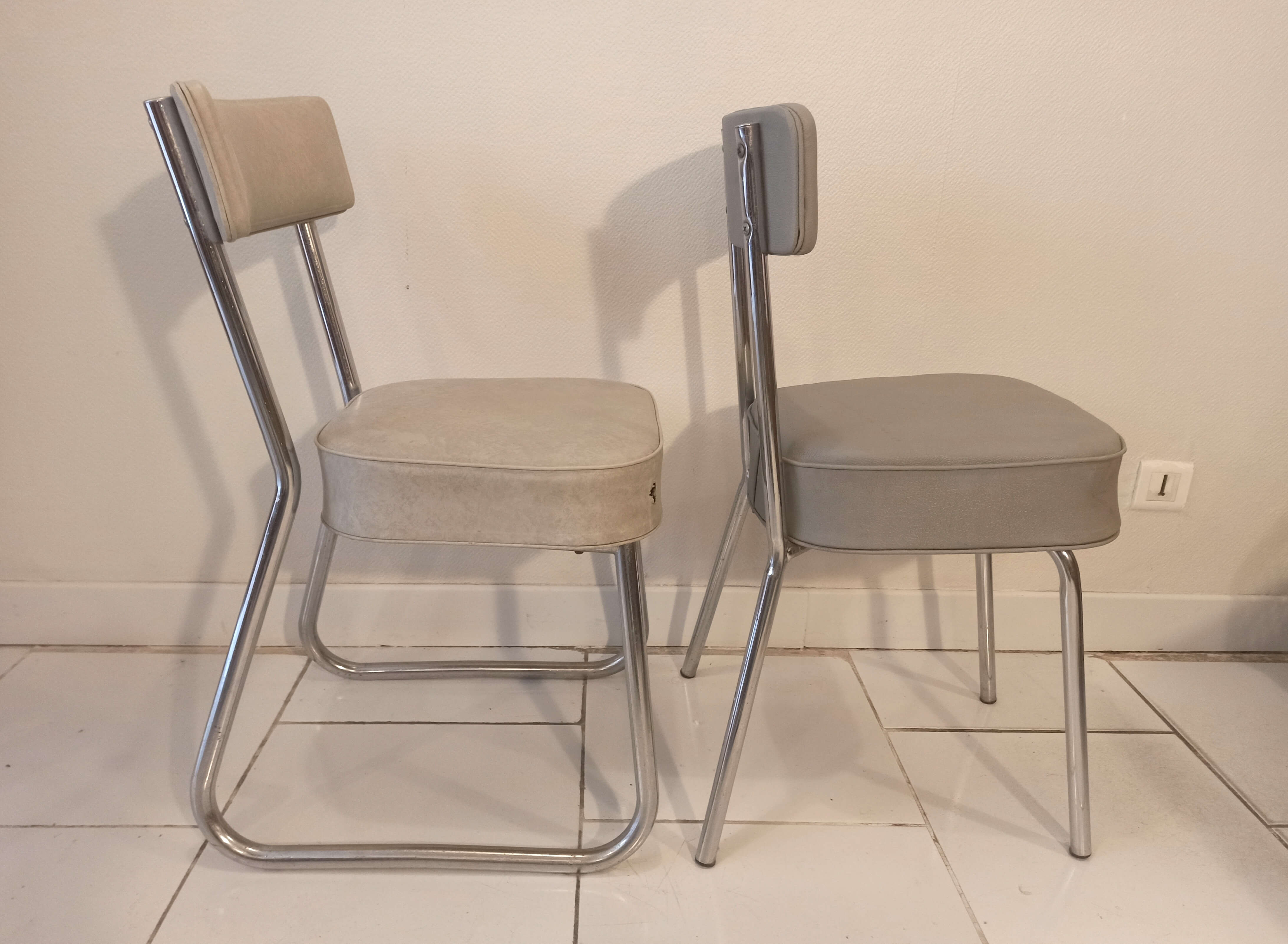 Pair of vintage gray Ronéo chairs
