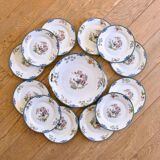 Service ancien de 1930 en porcelaine au décor oiseaux, papillons et coq