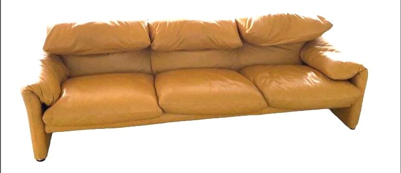 Maranlunga Cassina leather sofa by Vico Magistretti