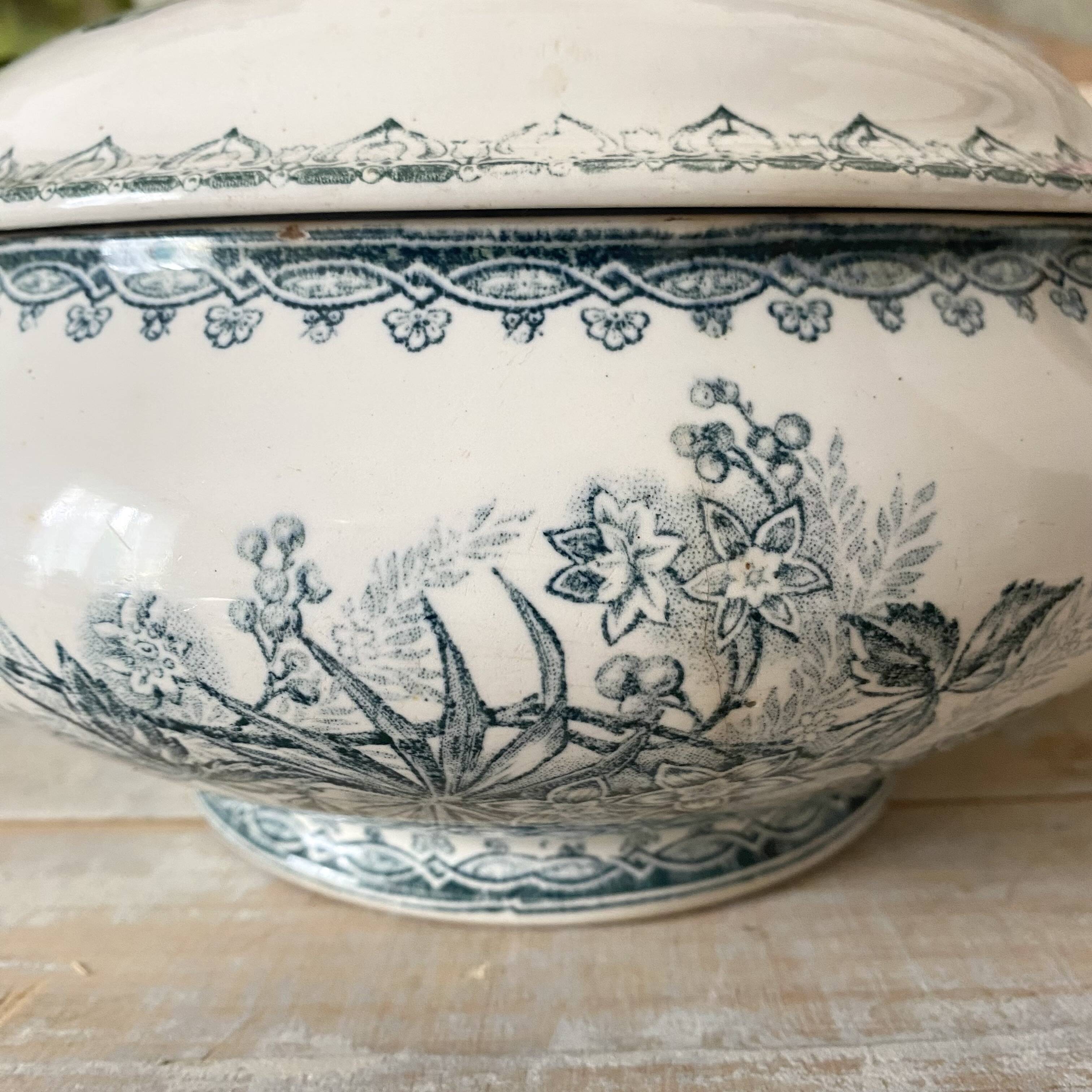 Ste Amandinoise "Margot" Muguet ironware soup tureen