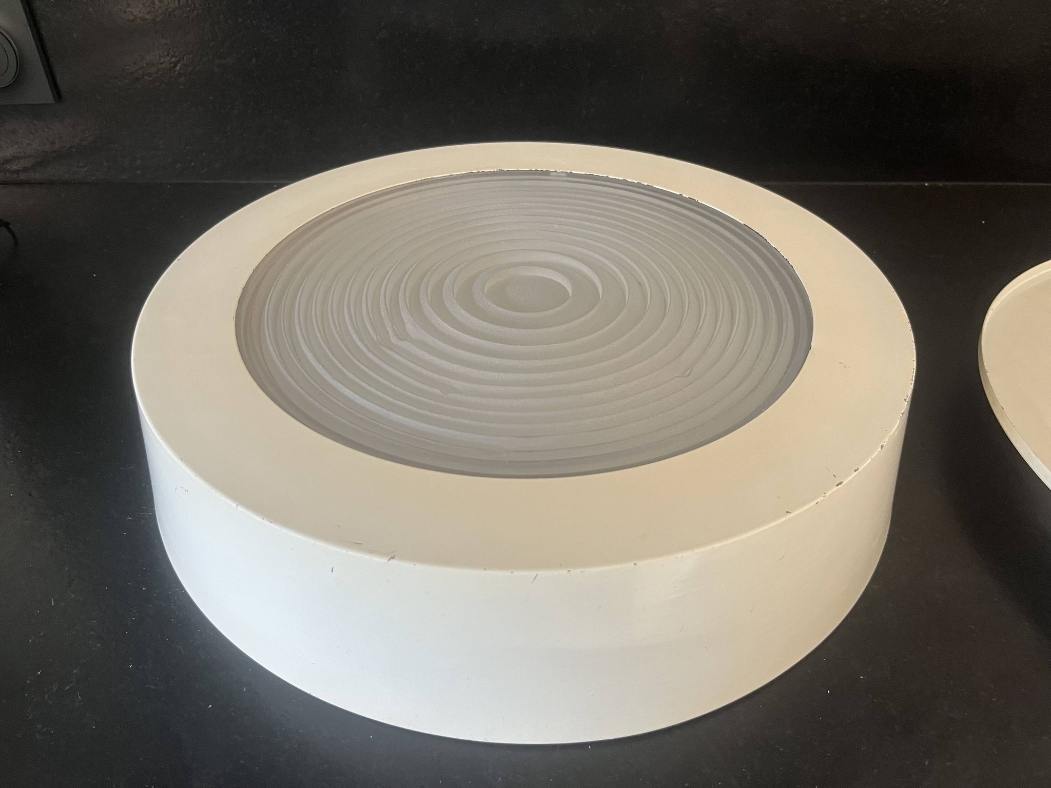 Plafonnier Holophane en métal laqué