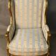 Bergère à oreilles de style louis xvi en bois doré