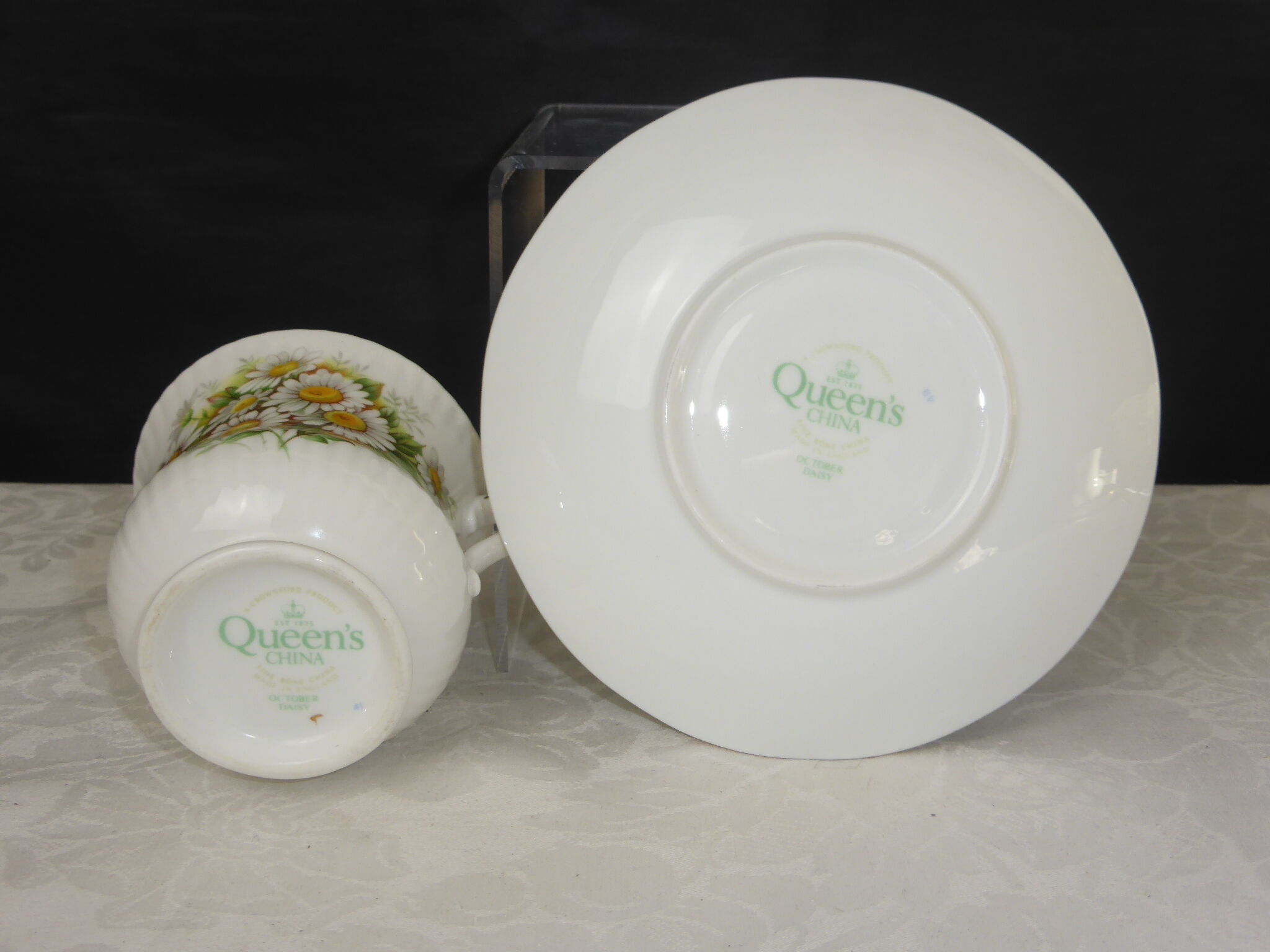 Tasse à thé & soucoupe porcelaine anglaise Queen's China-Octobre décor de daisy