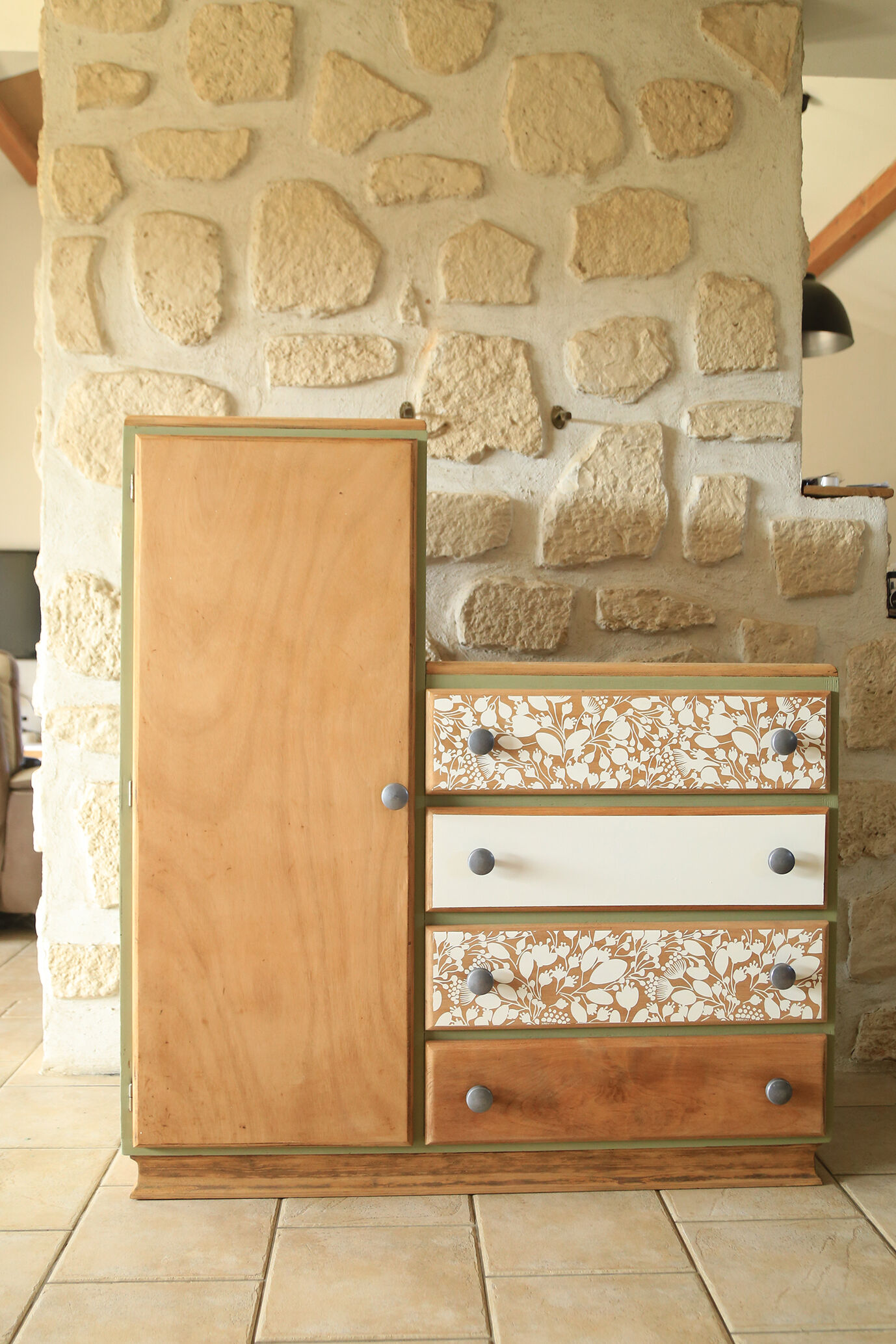 Asymmetrical cabinet