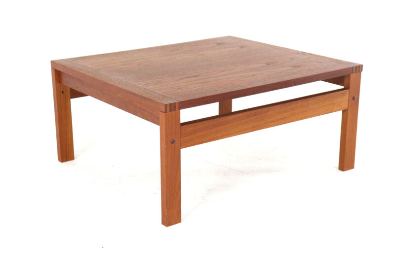 Table basse par Ole Gjerløv-Knudsen et Torben Lind pour France & Son