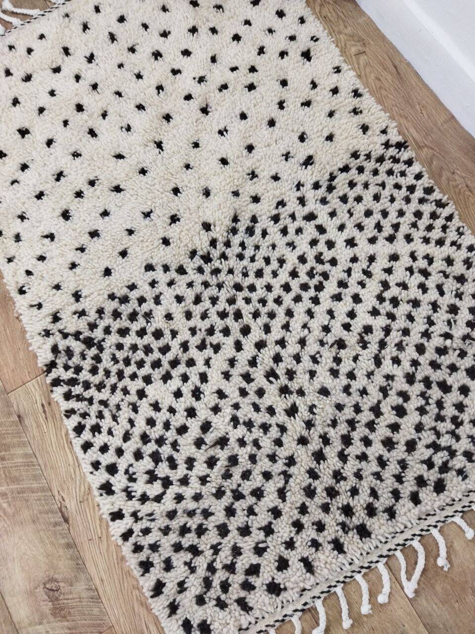 Handcrafted Moroccan Berber Rug 150 X 92 CM