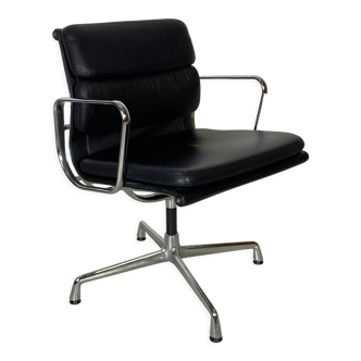 Chaise de bureau Eames cuir noir Soft Pad Group fabriquée par Vitra pour Herman Miller