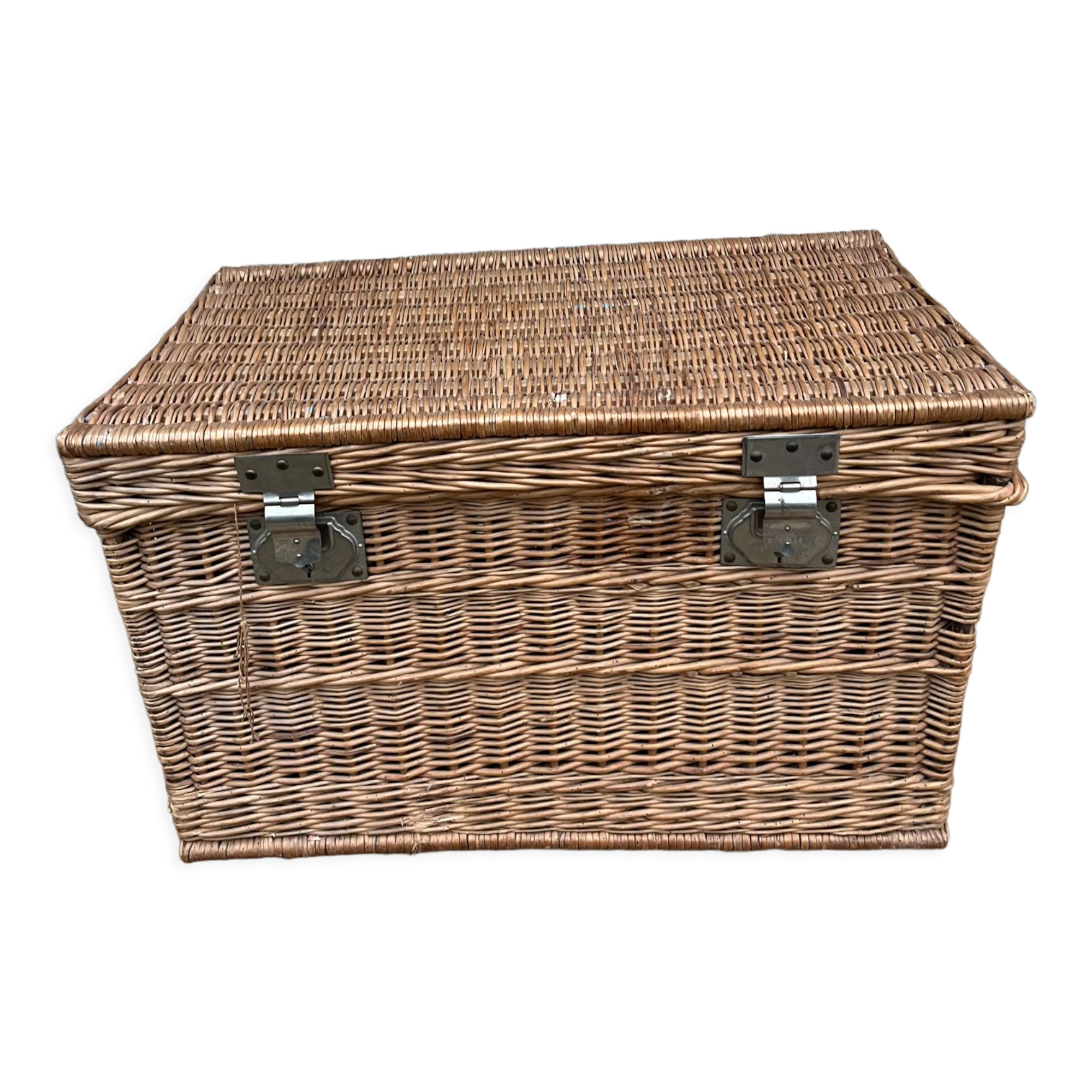 Wicker trunk