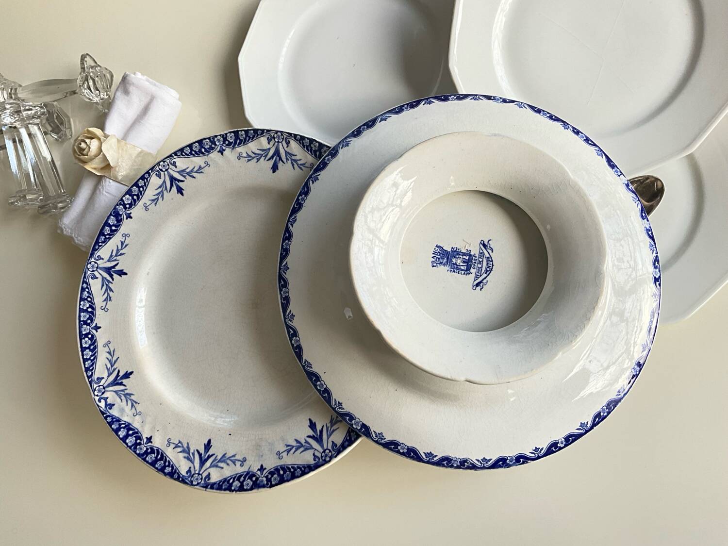 2 cake plates 'iron earth'