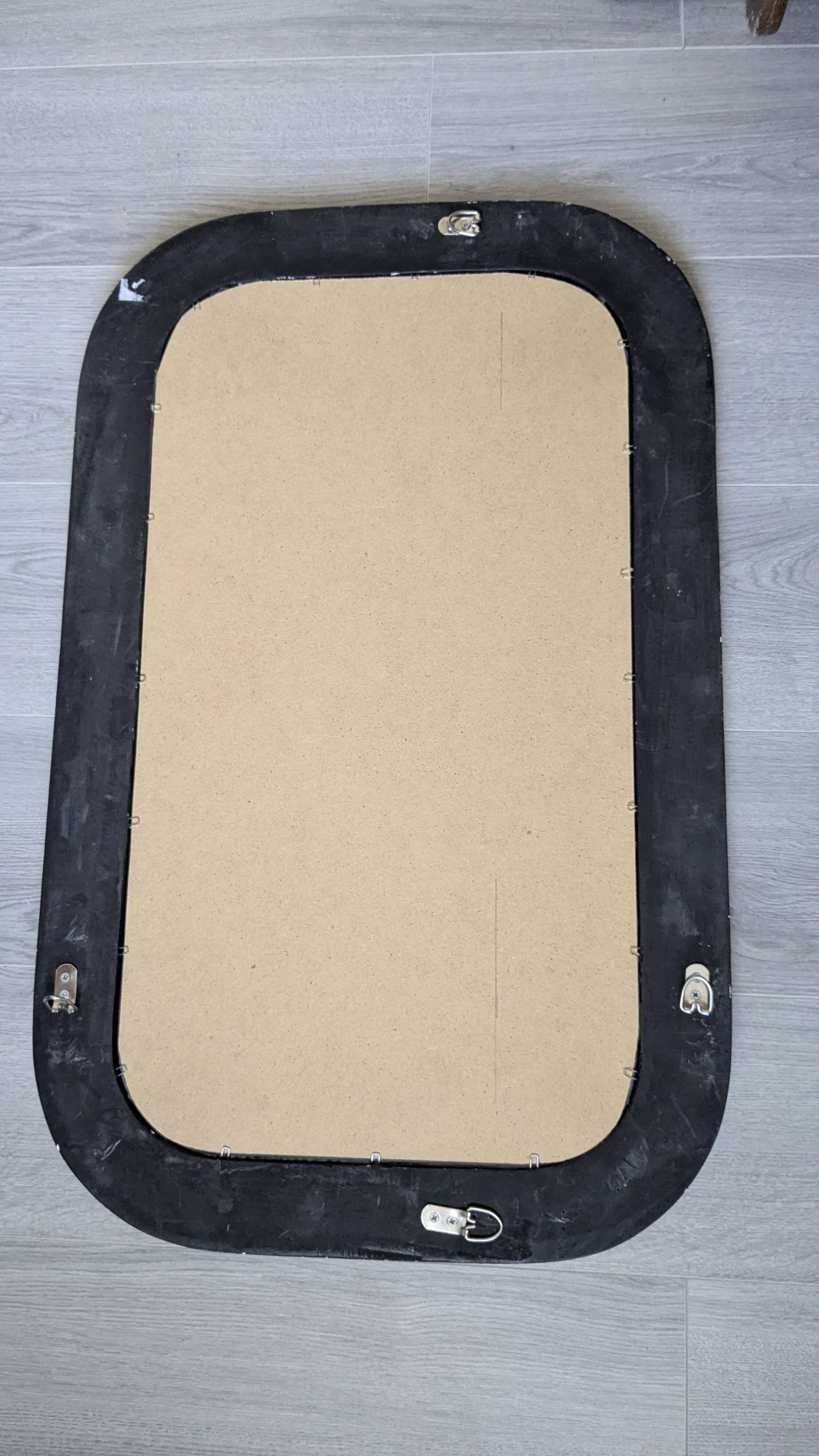 Miroir vintage noir aux angles arrondis
