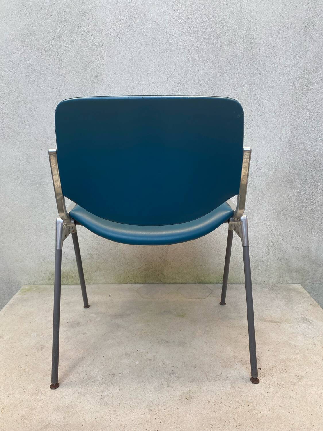Chaise design vintage 106 signée Castelli – Icône du design