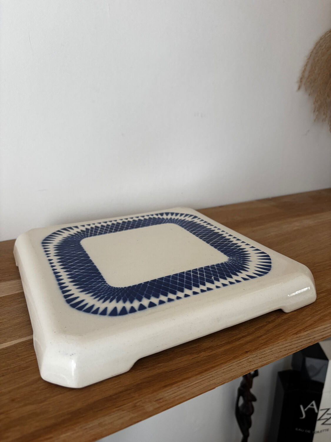 Vintage old trivet Badonviller blue graphic pattern