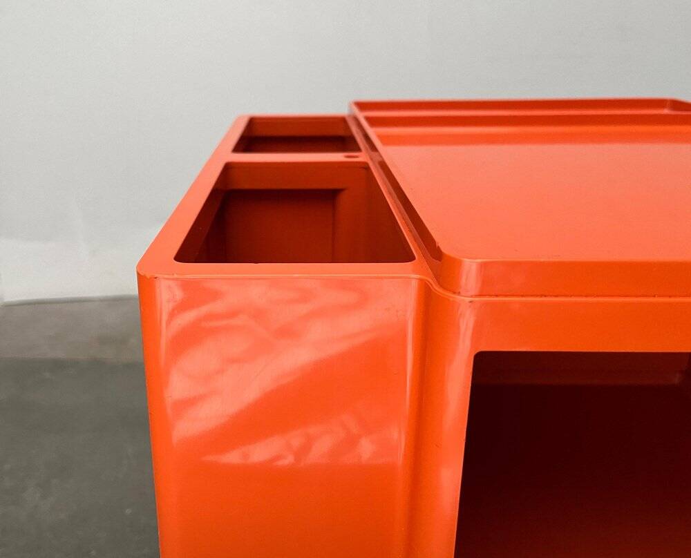 Dessert or space-age side table by Giovanni Pelis for Stile Neolt, 1960s.