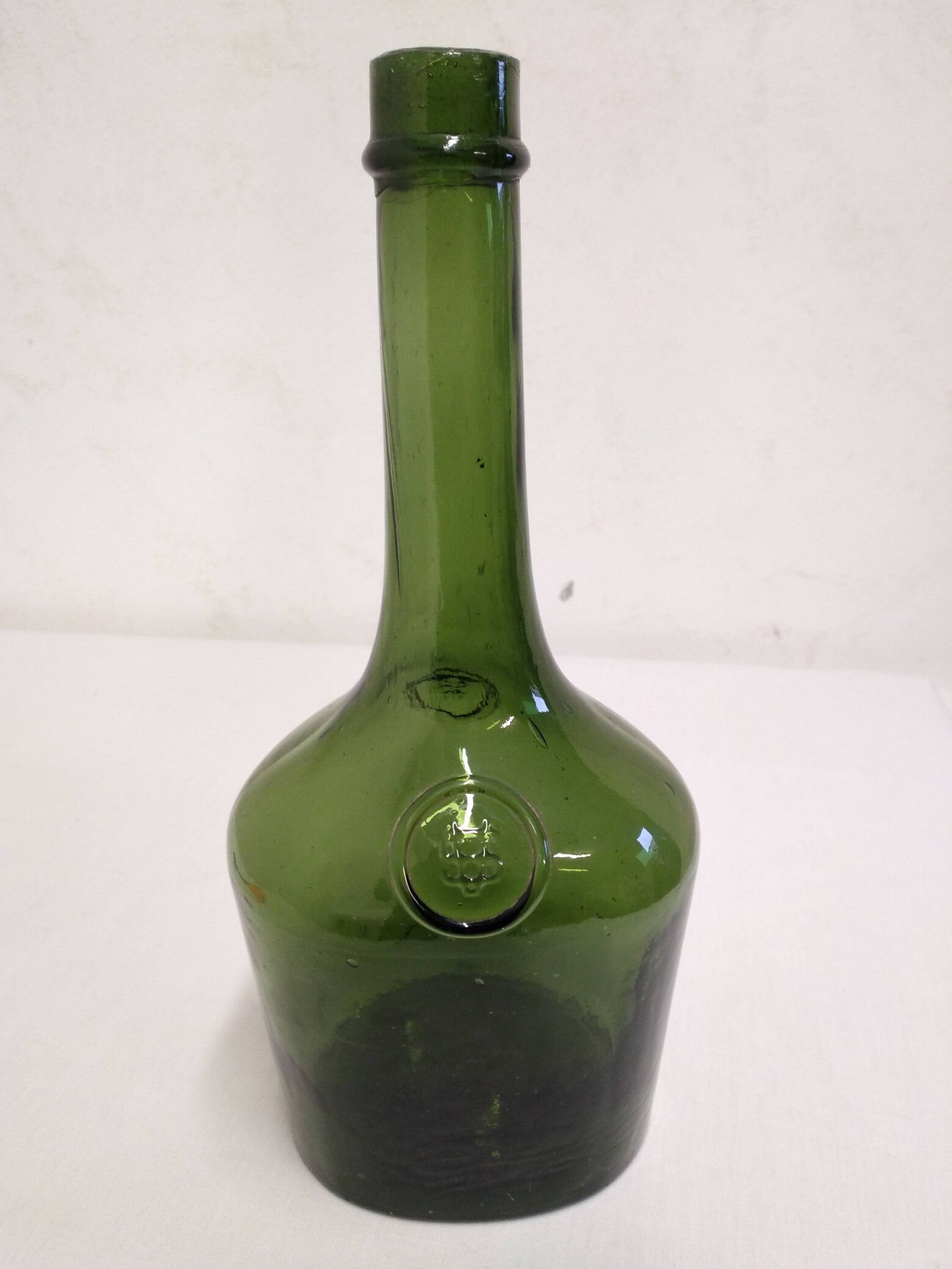 Bouteille en verre soufflé ancienne