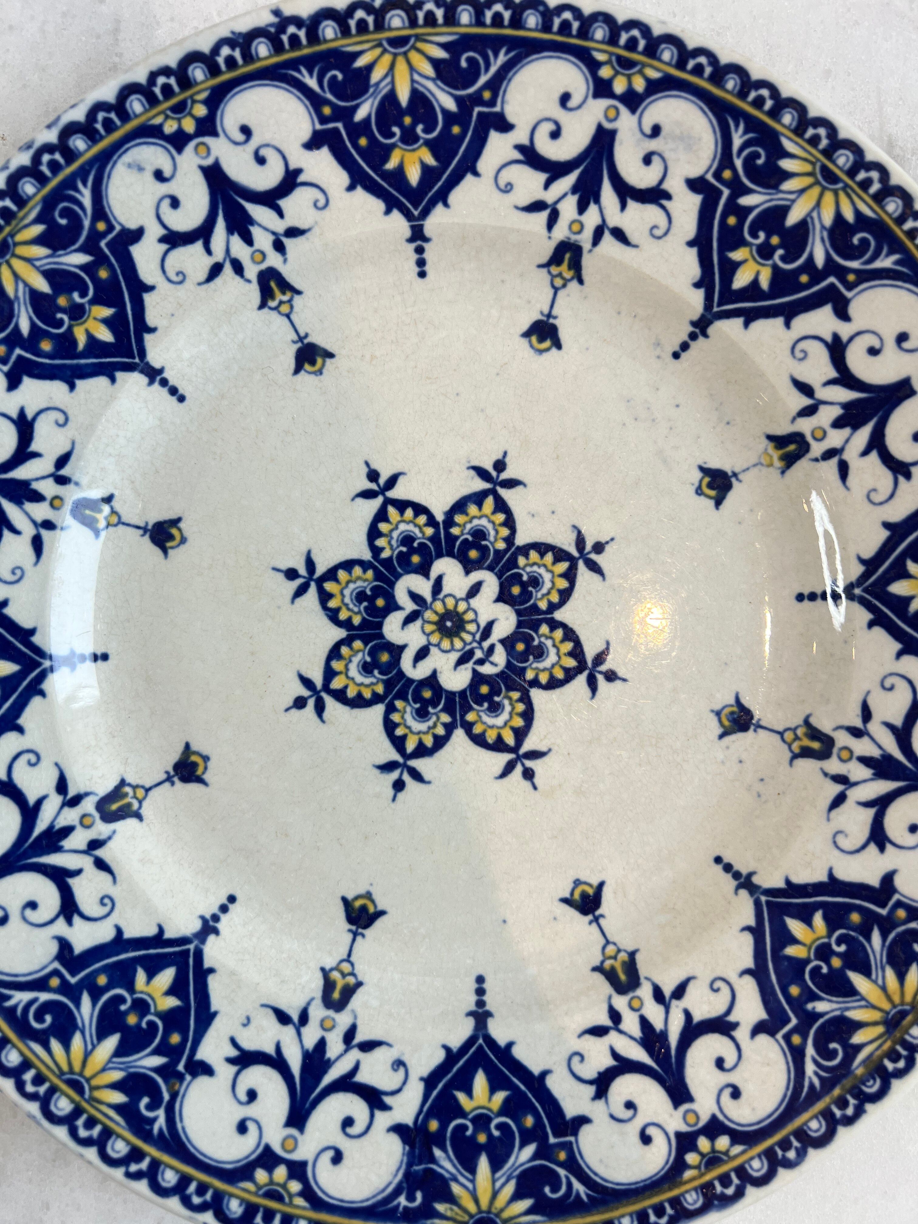 Small plate iron earth Sarreguemines Cluny