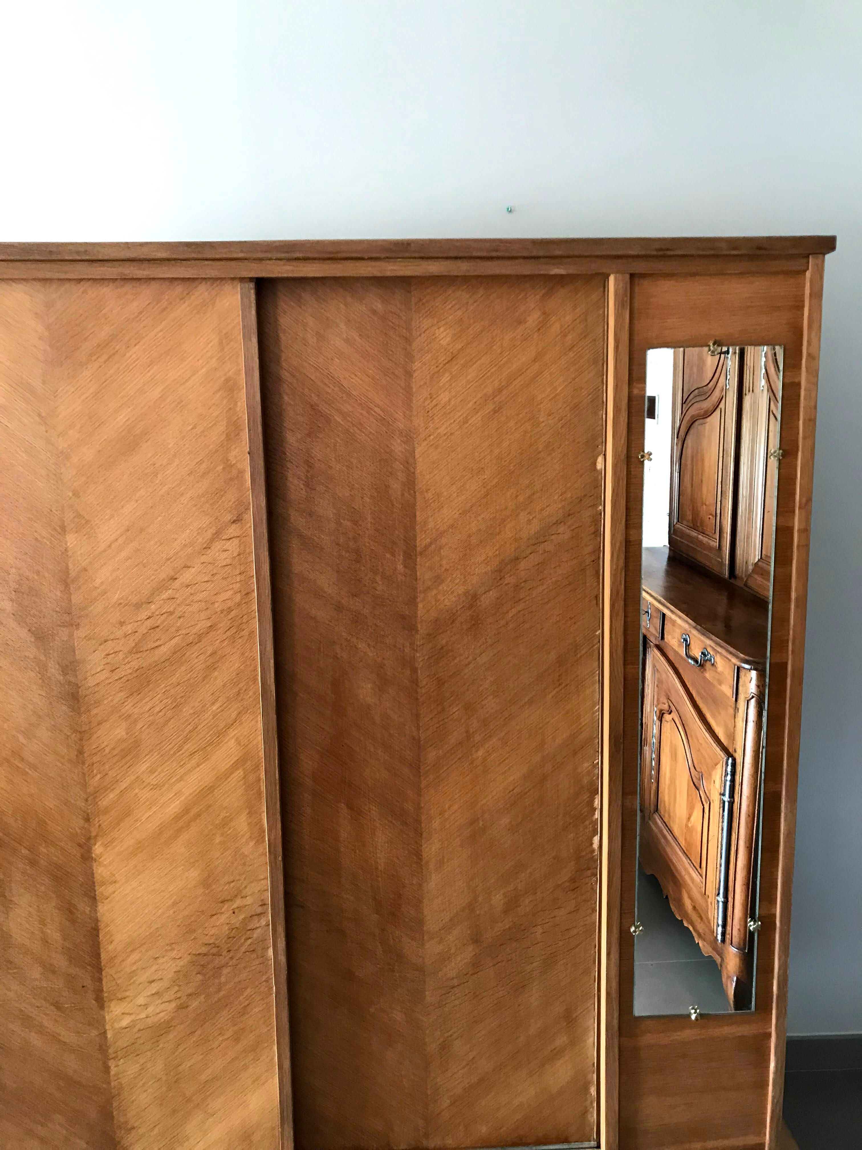 Wardrobe sewing door