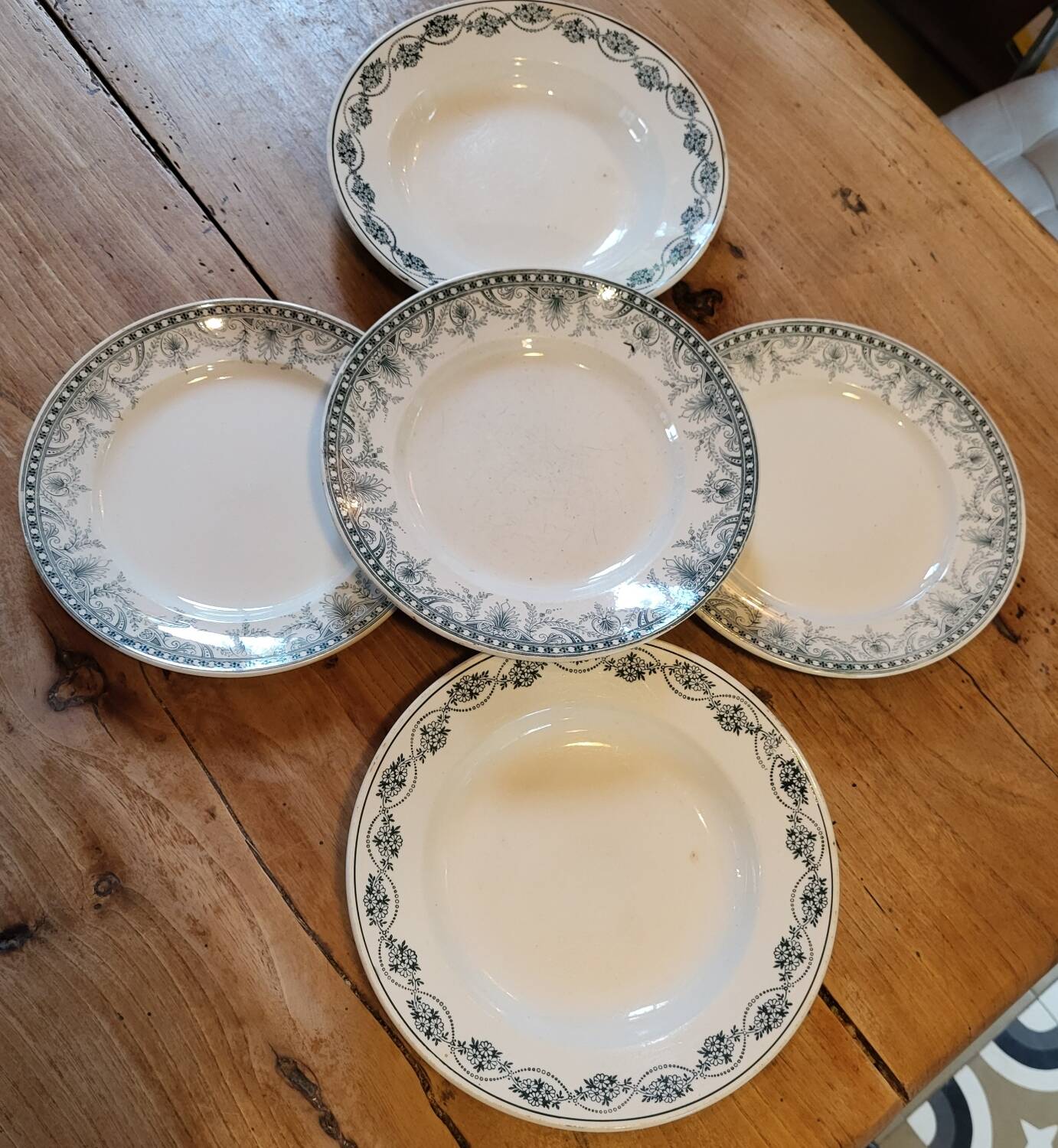 Set of 5 Terre de Fer plates 1900 Wilbur and St Amand
