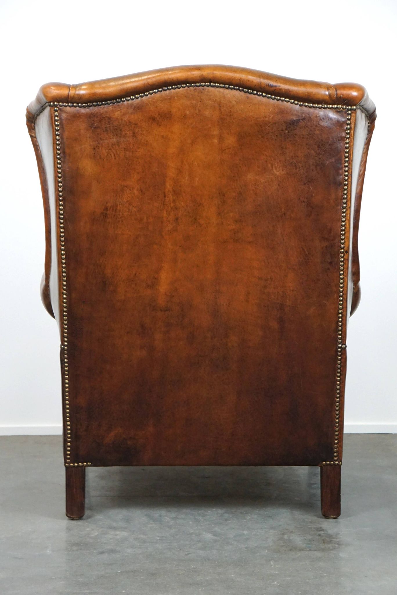 Fauteuil à oreilles particulièrement confortable en cuir de mouton, couleurs époustouflantes