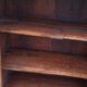 Petite armoire vitrée en bois avec porte rentrante