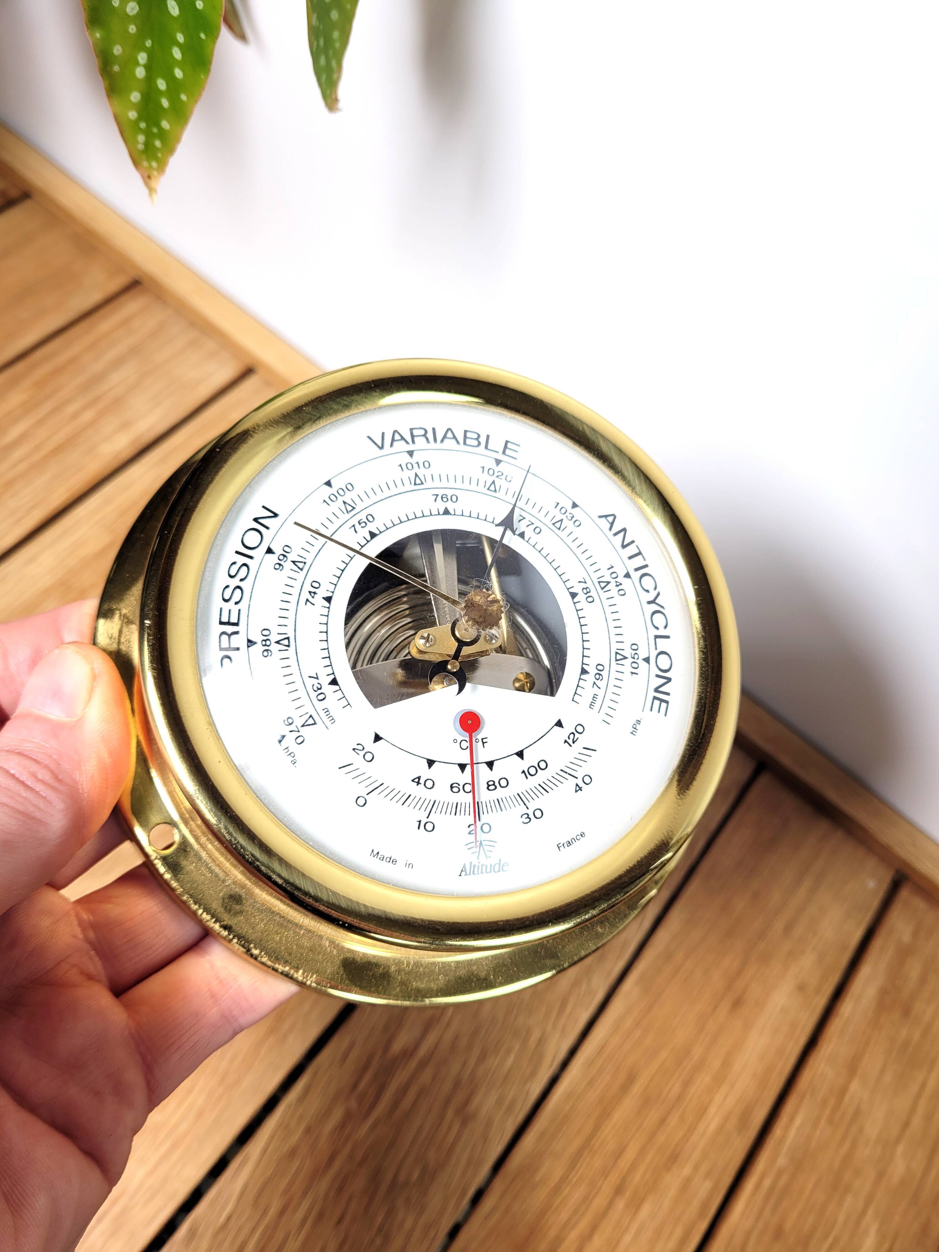 Barometer on-board thermometer Altitude